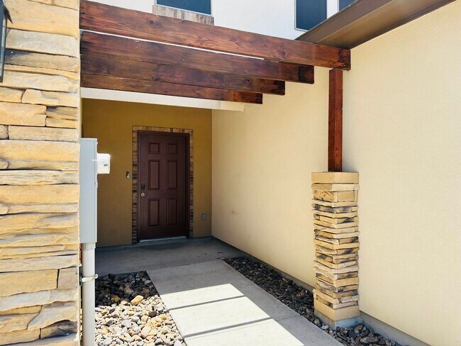 Building Photo - 5812 Montevista Dr