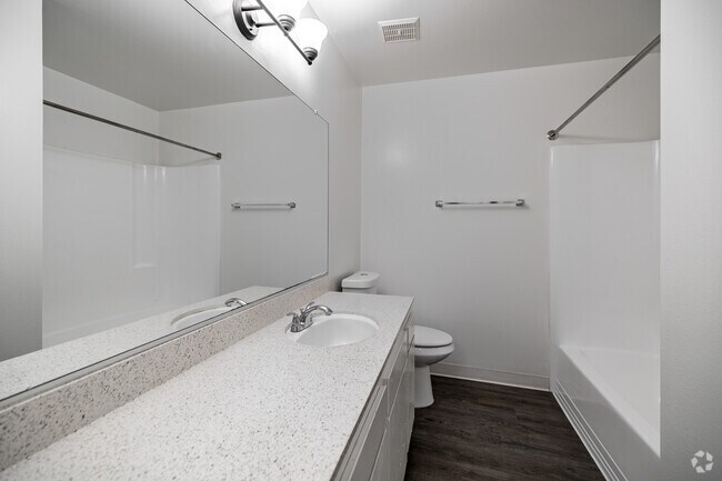 2 habitaciones, 1 baño - 960 pies cuadrados - Baño - Rancho Del Monte