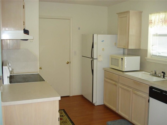 Building Photo - 7845 Fox Dr