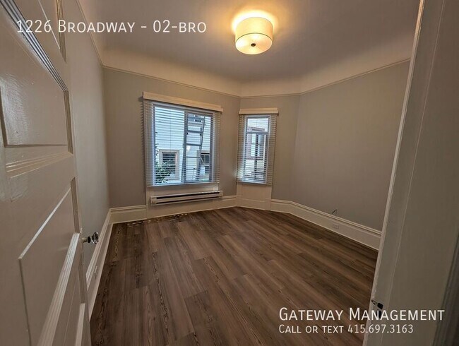 Foto del edificio - 1226 Broadway-02-bro