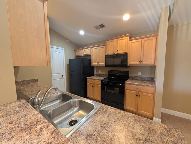 Foto del edificio - 102 Capstone Dr