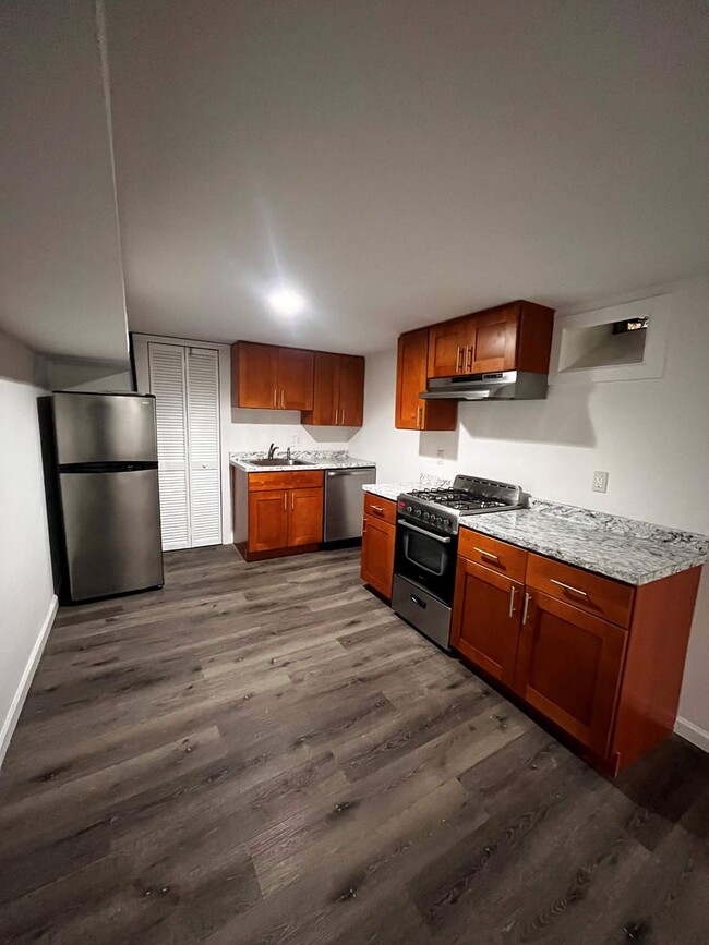 Foto del edificio - Beautiful bi-level apartment located at 84...