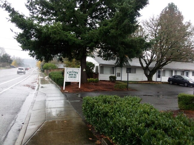 Welcom to Country House Court - 2737 SE 162nd Ave