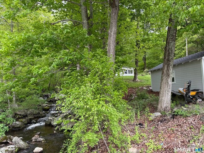 Building Photo - 277 Lake Rd