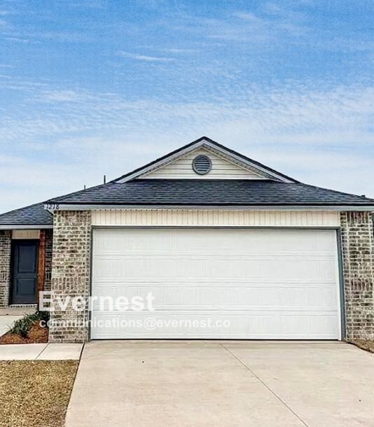 Primary Photo - 3-Room Home with Modern Amenities and Idea...