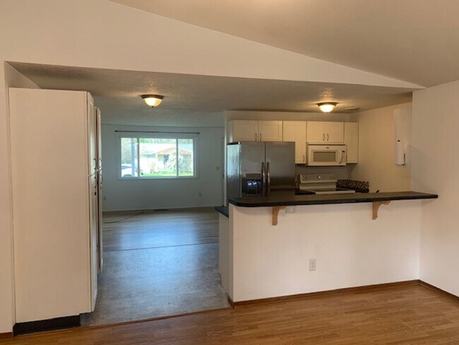 Building Photo - $2,500 Three Bedrooms, Two Baths Home with Private Back Yard, Ready To Lease!