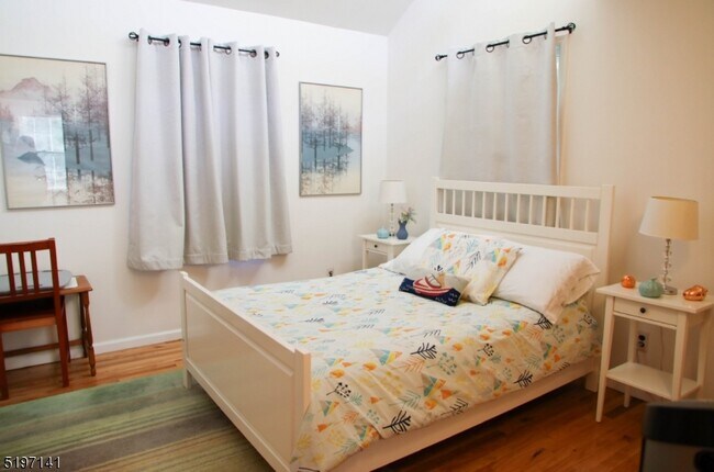 Foto del edificio - 193 Lakeview Ave