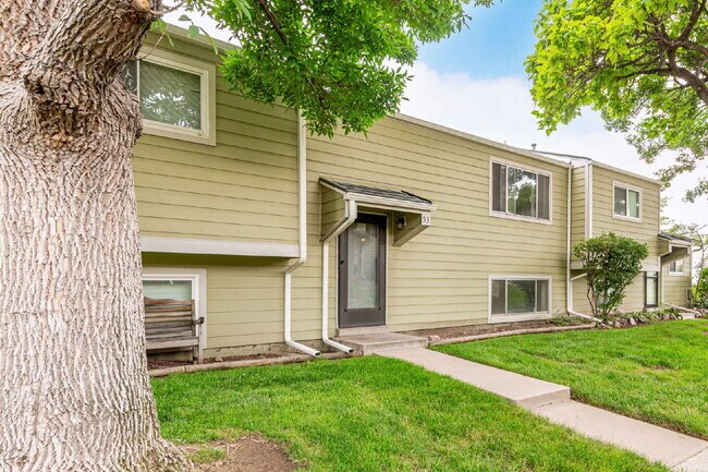 Building Photo - Impeccably renovated 4-bedroom, 2-bathroom...