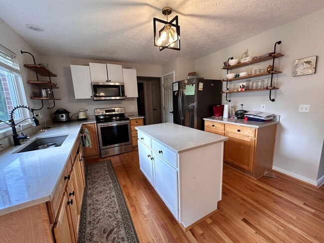 Building Photo - 5643 Glen Brook