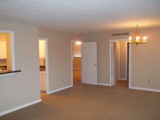 Foto del edificio - 2121 Nicholasville Rd