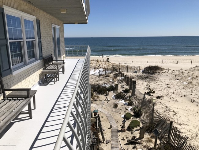 Building Photo - 1 24th Ave