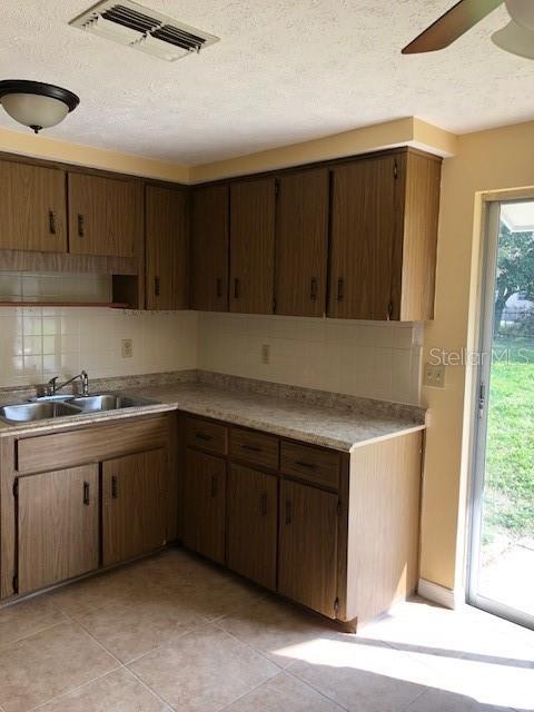 Foto del edificio - 6630 Atis St