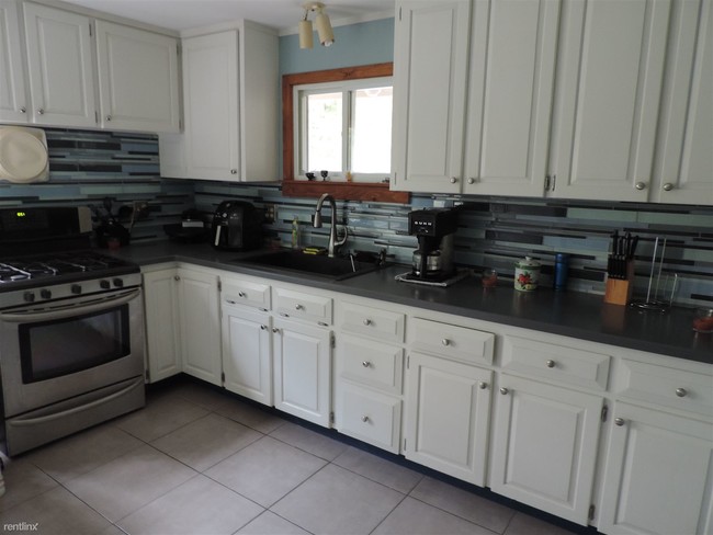 Building Photo - 3 br, 2 bath House - 460 Sheldrake Rd