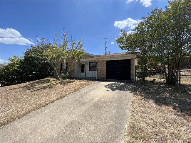 Building Photo - 519 Geri Dr