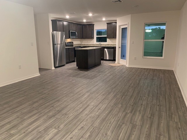 Foto del edificio - 5428 Companion Ln