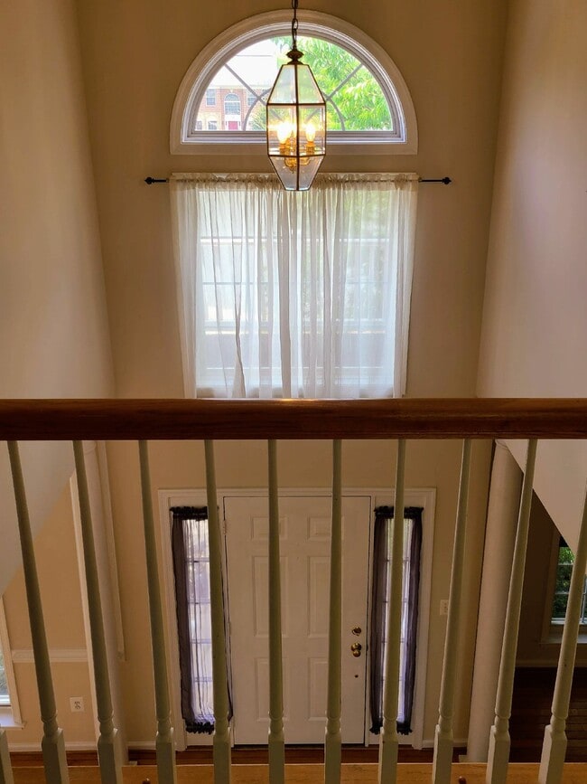 Foto del edificio - Hampton Oaks 4 BR Colonial with 1st Floor ...