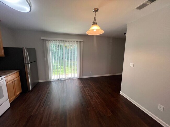 Building Photo - 238 Whitestone Dr NE