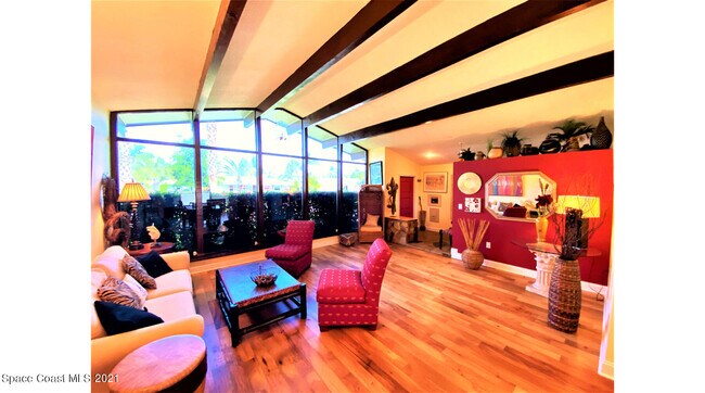 Foto del edificio - 56 Country Club Rd