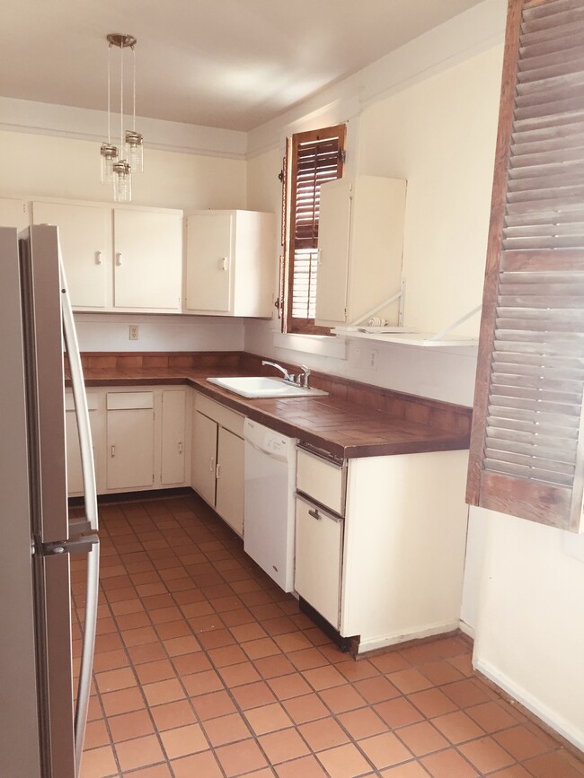 Large eat-in kitchen with original wood shutters - 3808 State St Dr