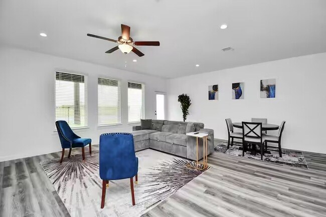 Building Photo - 12320 Churchill downs Dr