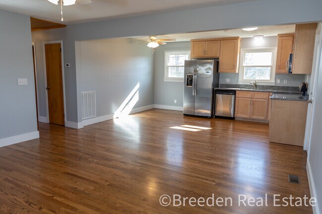 Building Photo - 4393 R L Hildebran Dr