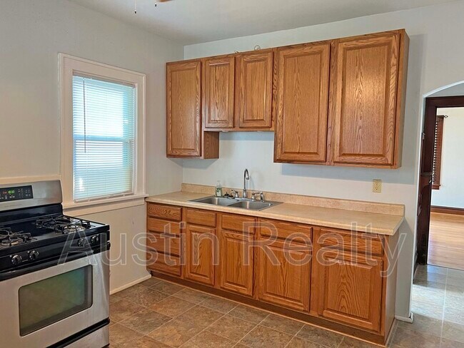 Building Photo - 4339 Bingham Ave