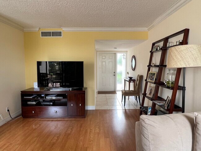 Foto del edificio - 2104 Bridgewood Dr