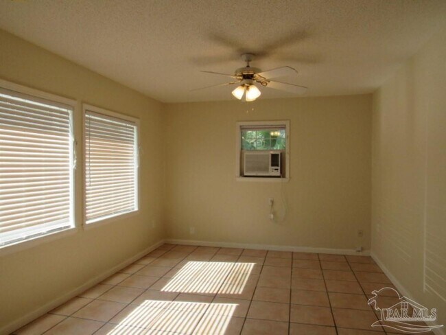 Foto del edificio - 3209 E Lloyd St