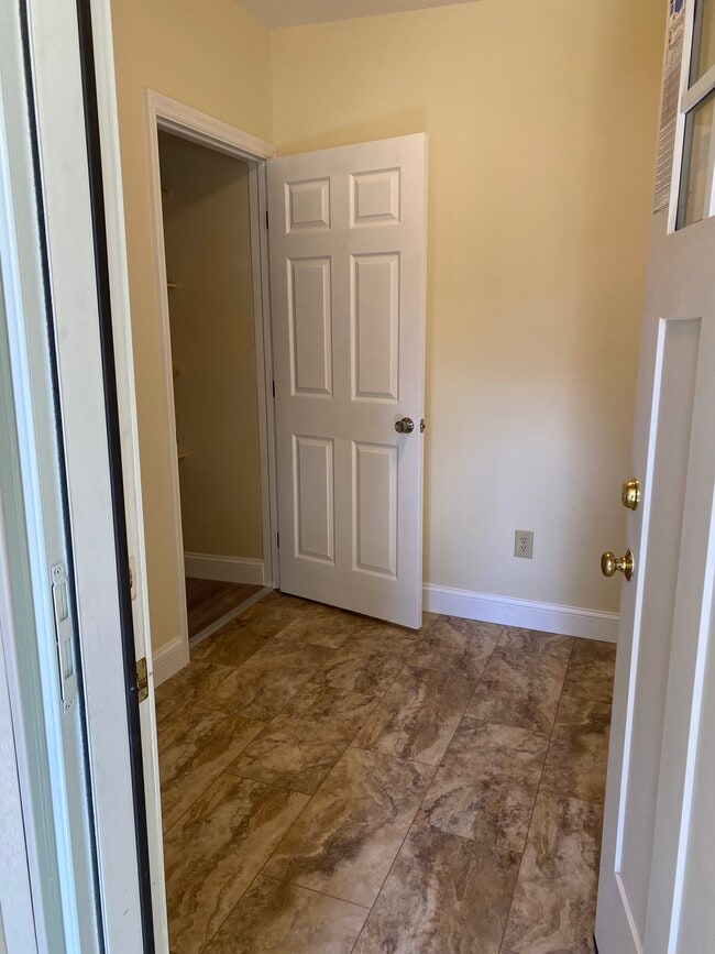 Foto del edificio - 1445 Hunter Ave