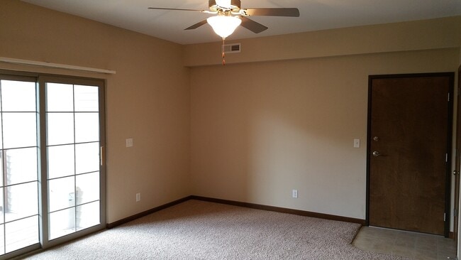 Building Photo - 2 bedroom, 2 bath condo in North Liberty