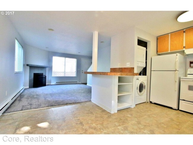 Building Photo - 4921 SW Beaverton Hillsdale Hwy