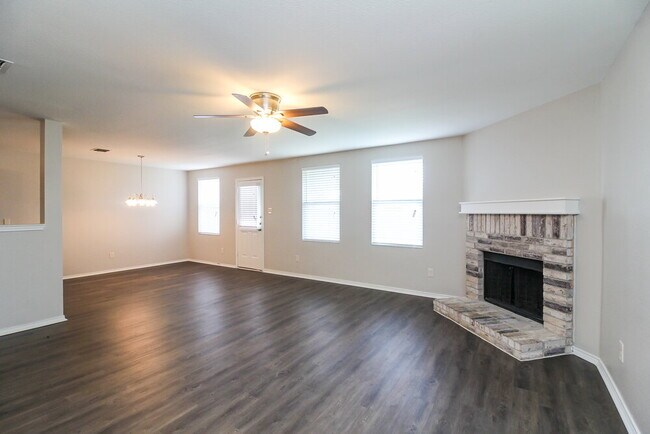 Building Photo - 1005 Wild Horse Way