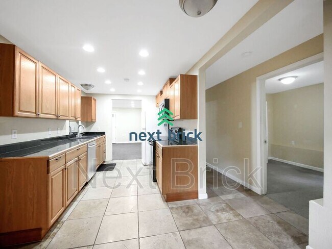 Building Photo - 16623 Benson Rd S