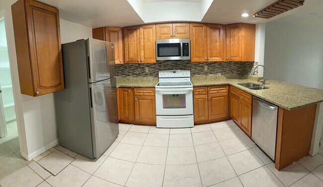 Building Photo - 7801 NW 70th Ct