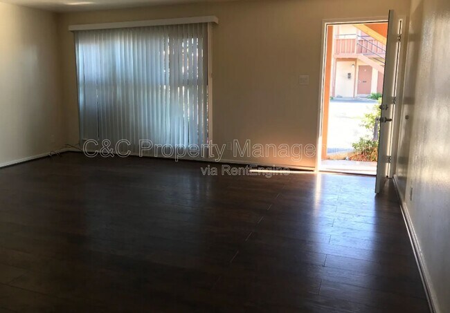 Foto del edificio - 926 Lupin Dr