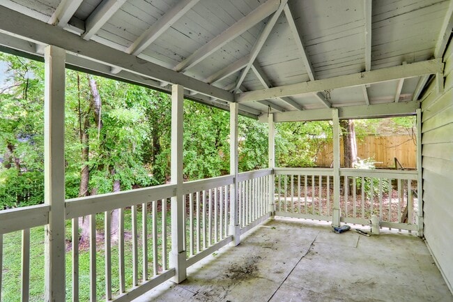 Building Photo - 2728 Tallulah Dr NE