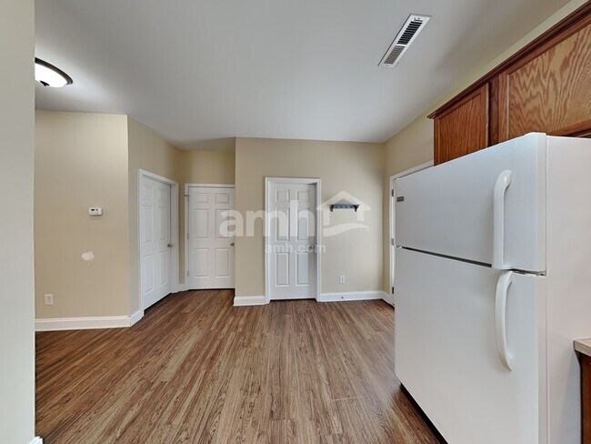 Foto del edificio - 7842 Jester Park Dr
