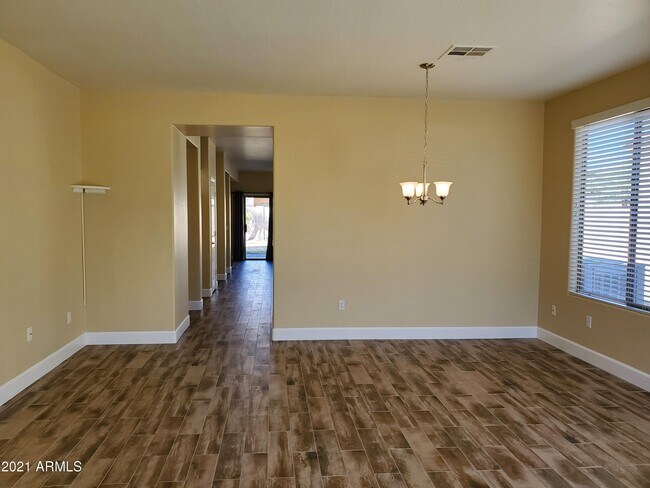 Building Photo - 2056 E Riviera Dr