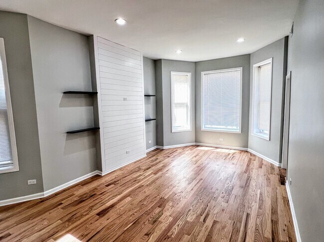 Foto del edificio - 1227 S Springfield Ave