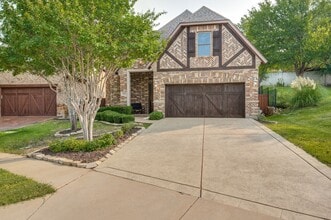 Building Photo - 4046 E Hill Dr