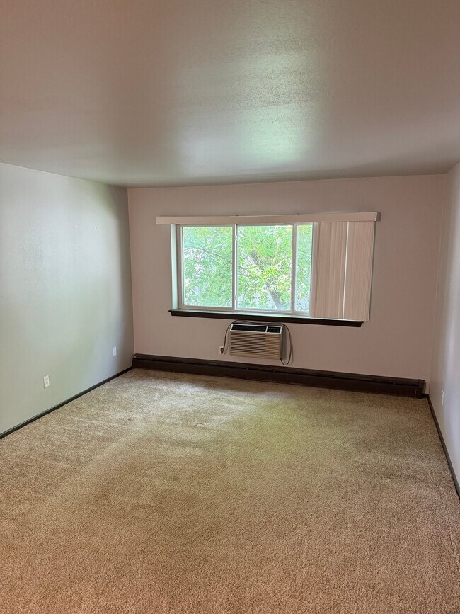 Foto del edificio - 2605 N Frederick Ave