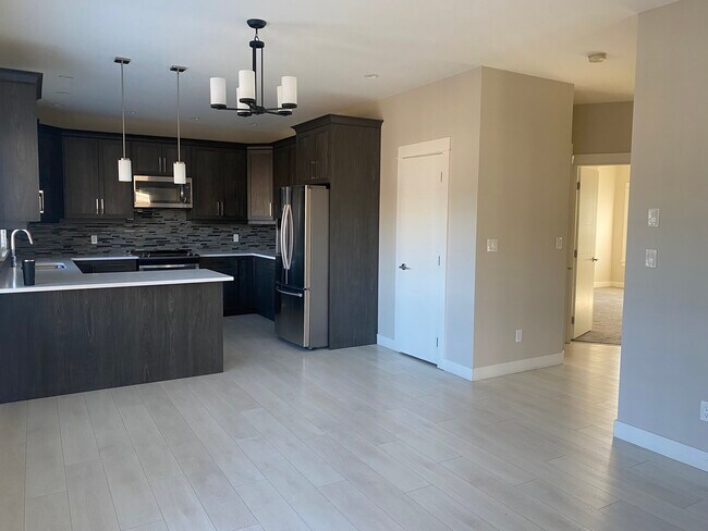 Photo du bâtiment - 2389 Lund Rd