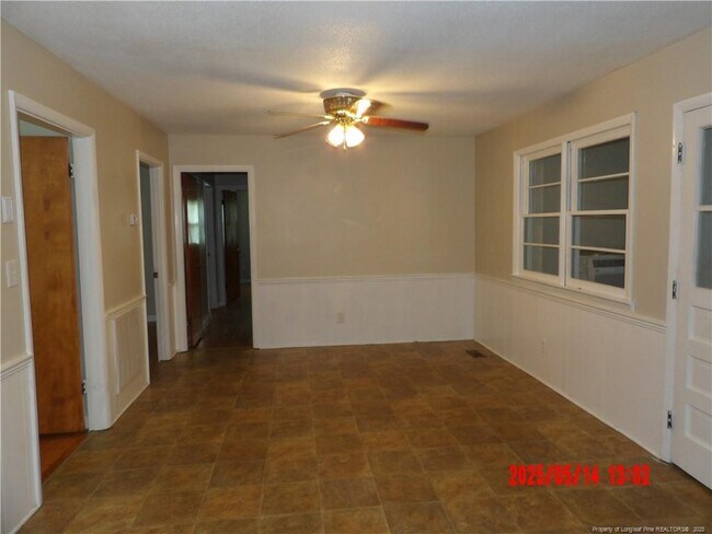 Foto del edificio - 8901 Cliffdale Rd