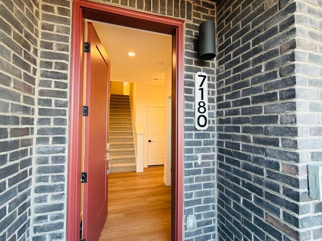 Foto del edificio - 7180 Clove Hitch Hts