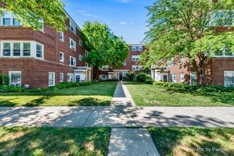 Building Photo - 2715 W Berwyn Ave