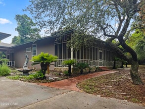 Building Photo - 216 Sundial St