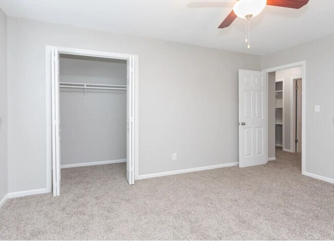 Foto del edificio - Spacious 2 Bedroom Townhomes at Charles Bo...