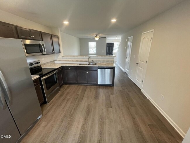 Foto del edificio - 1102 Peony Ln