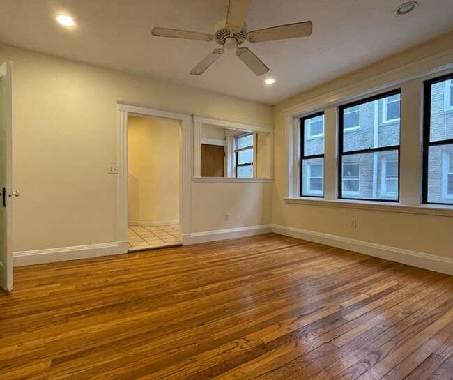 Building Photo - 233 Kelton St