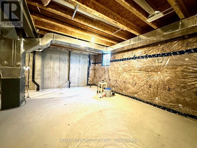 Photo du bâtiment - 1682 Maple Grove Rd